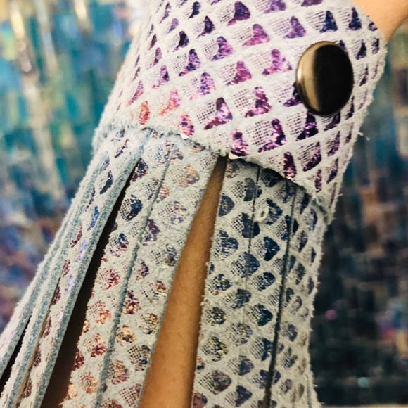 Leather rainbow fringe  bracelet - Picture 3 of 6